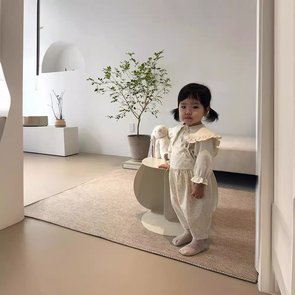 Camisa de solapa grande estilo coreano para niñas, primavera 2024, blusa infantil de manga larga con gran ribete de encaje, nueva camisa para niñas.