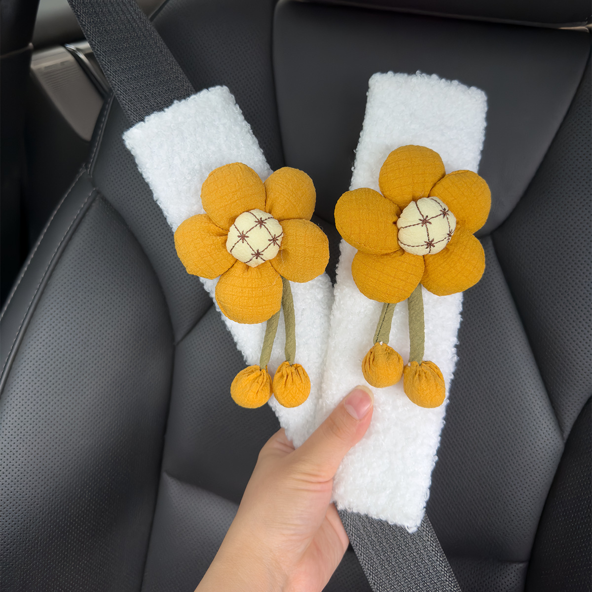 Car Seatbelt Shoulder Pad with Lamb Wool Sunflower Decoration