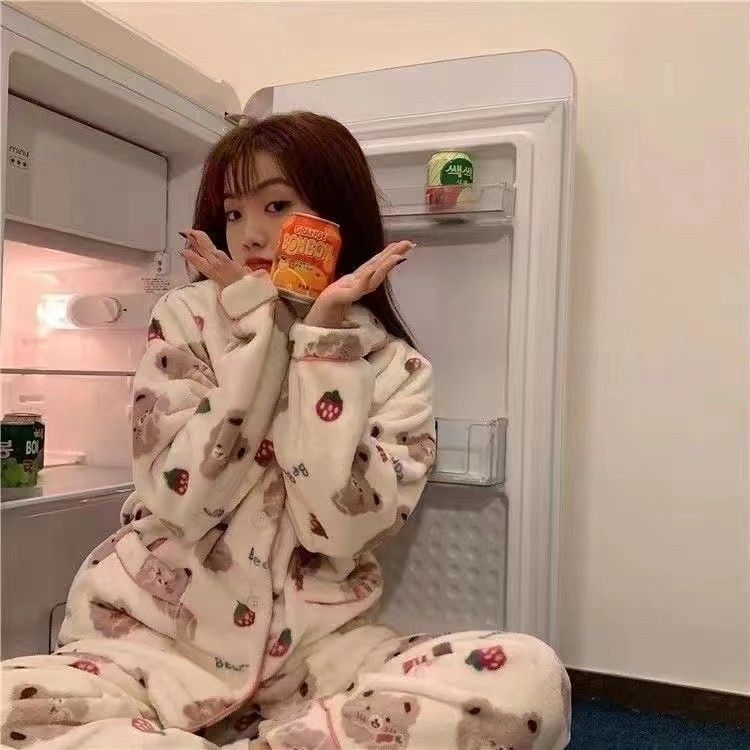 Transmisión en vivo de invierno transfronterizo cálido más pijamas engrosados de terciopelo mujeres lindo rebeca de solapa de ins servicio a domicilio de una pieza