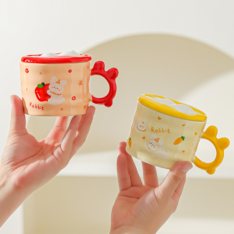 Conejo de dibujos animados con tazas de cerámica con tapa para niñas tazas de marca resistentes a altas temperaturas lindas tazas de agua creativas tazas de oficina pequeñas tazas de regalo