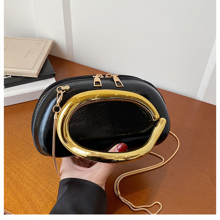 Bolsa de alta sensación para mujeres 2026 primavera nueva bolsa de brazo de viaje de moda simple nicho de diseño de hombro mochila