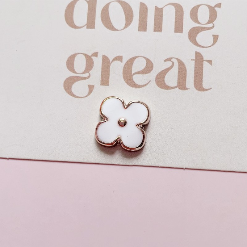 Accesorios de joyería de bricolaje de fragancia pequeña clásica gota aceite conejo amor flor parche de resina teléfono móvil banda de goma material de hebilla de zapato