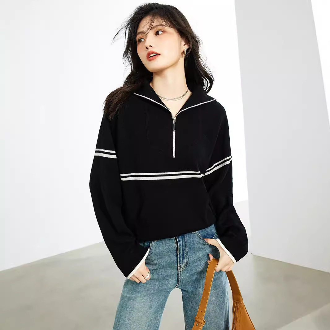 Black elegant sweater with zipper