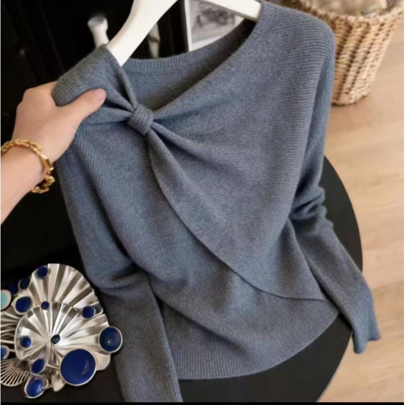 Korean-style autumn and winter new collection, casual and slimming twisted V-neck top with a unique design, 2026 vintage sweater for women Korean-style autumn and winter new collection, casual and slimming twisted V-neck top with a unique design, 2026 vintage sweater for women