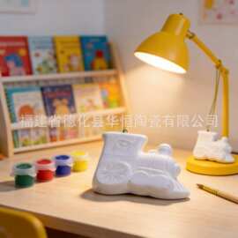 跨境热销陶瓷摆件定制小火车头DIY上色颜料画笔儿童玩具创意挂饰