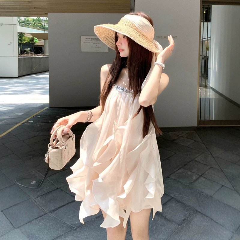 French-Style Satin Sweet Dress for Women, Perfect for a Princess's Summer Outing, a Petite Outfit with a Stunning and Elegant Suspender Dress French-Style Satin Sweet Dress for Women, Perfect for a Princess's Summer Outing, a Petite Outfit with a Stunning and Elegant Suspender Dress
