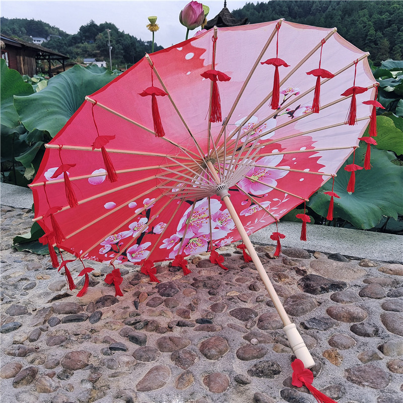 빨간 매화 꽃잎 우산