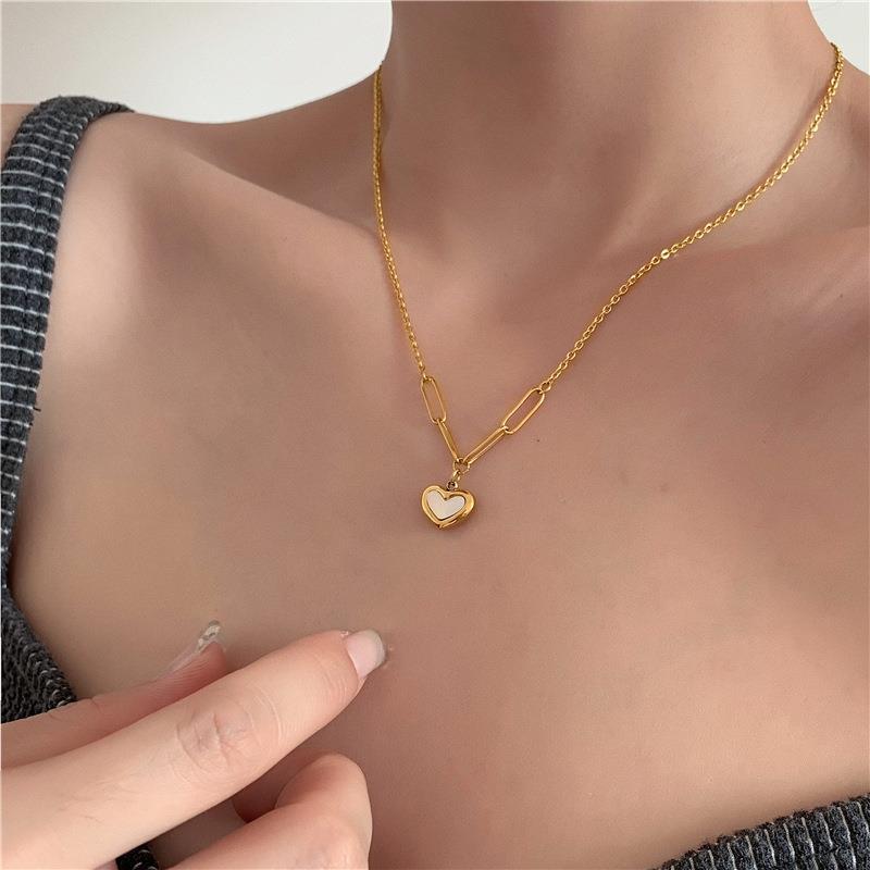 6g Weight Pendant Necklace Classification 1 Piece Quantity Daily Occasion Titanium Steel Material Heart Shape Pattern Women'S Gender Plating Design Retro Style Retro Heart Shape Titanium Steel Plating Pendant Necklace 1 Piece 2