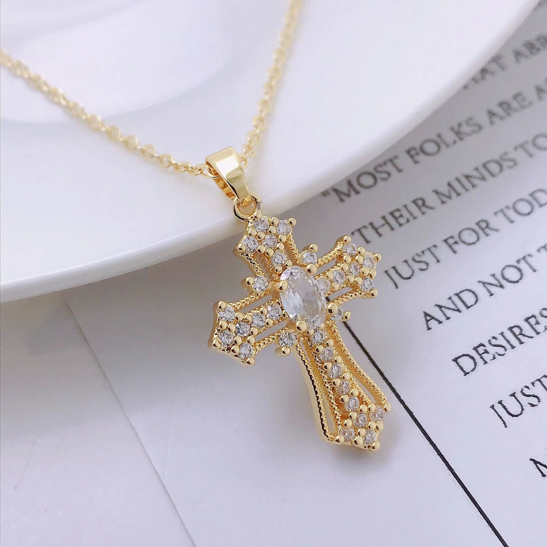 Simple Style Cross Copper Inlay Zircon Pendant Necklace display picture 4