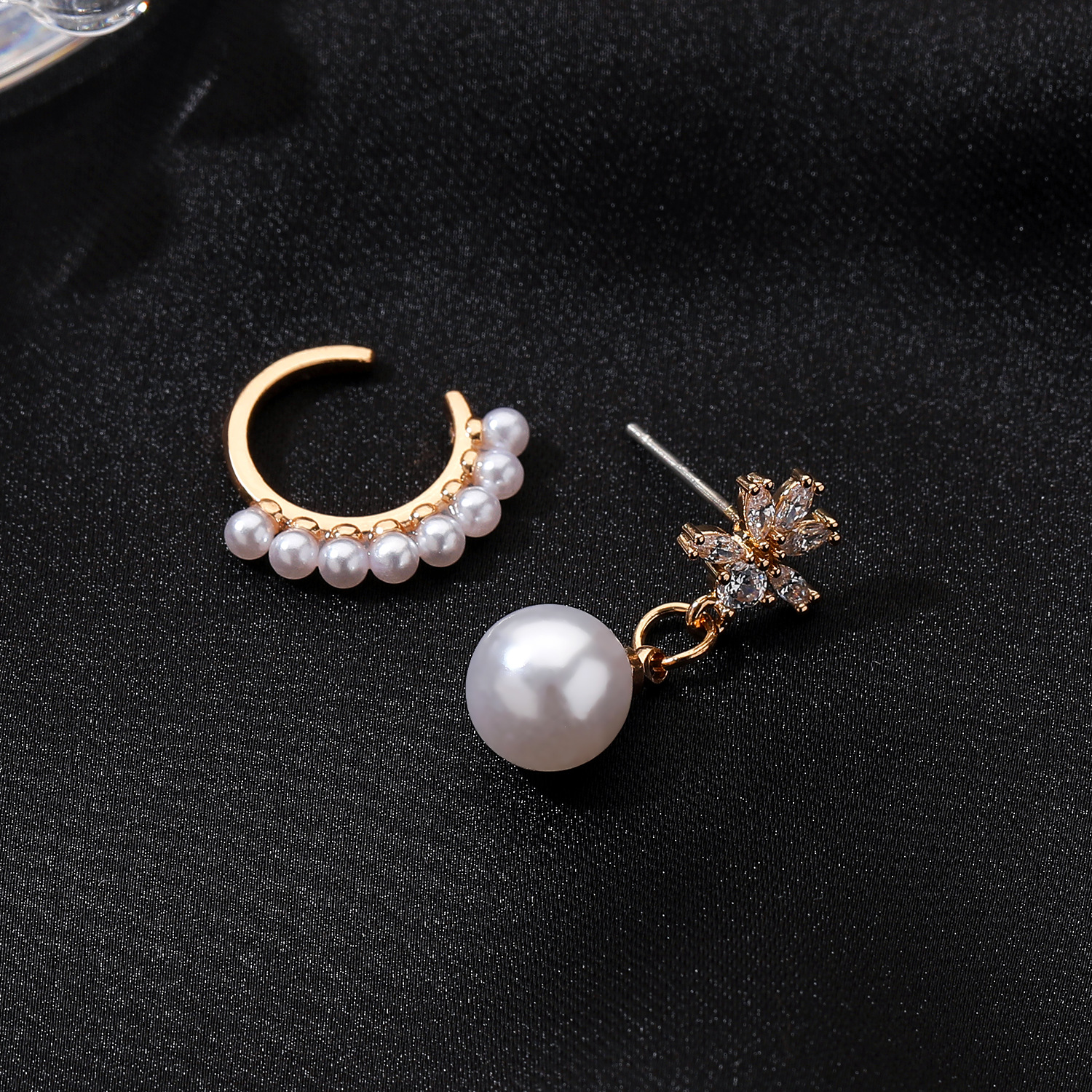 Korean Simple Geometric Pearl Ear Clip display picture 4