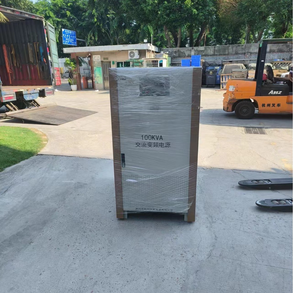 ŷ����˹100KVA��Ƶ��Դ�������ڿͻ������110V 60HZ������ů��