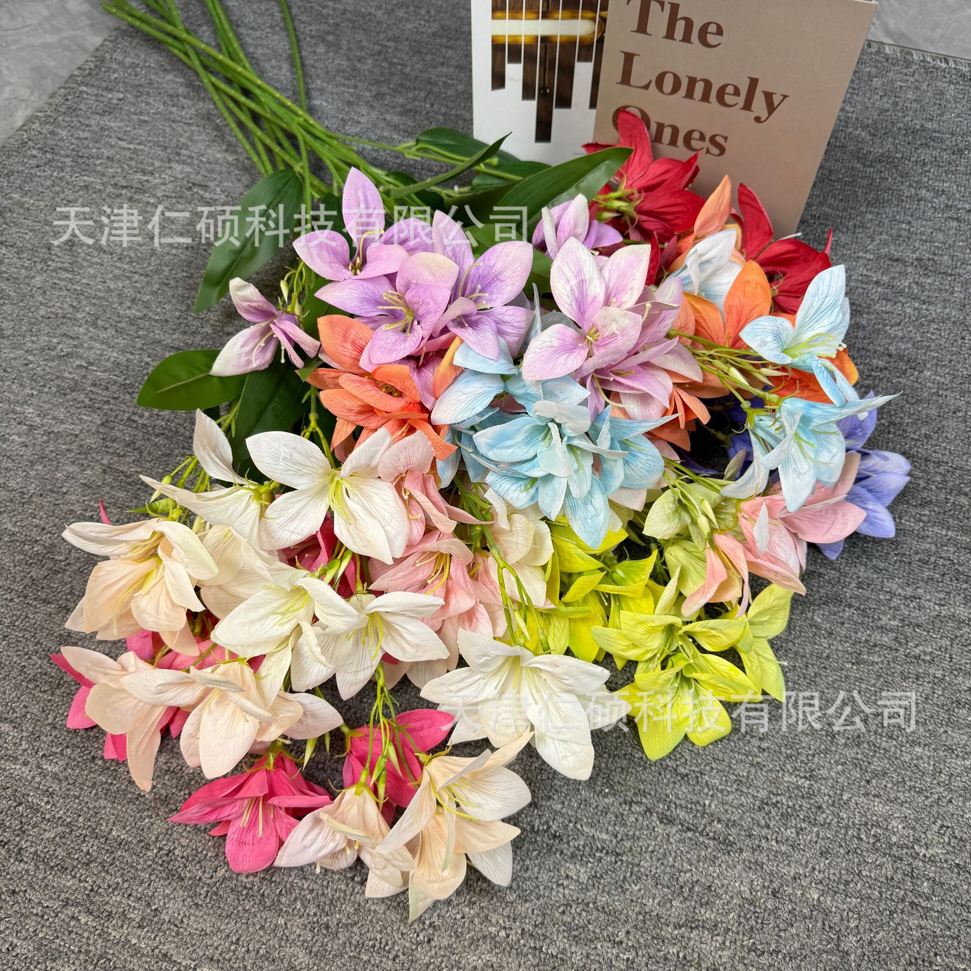 仿真花水仙百合假花婚庆地排花婚礼堂高级感装饰花人造塑料花插花