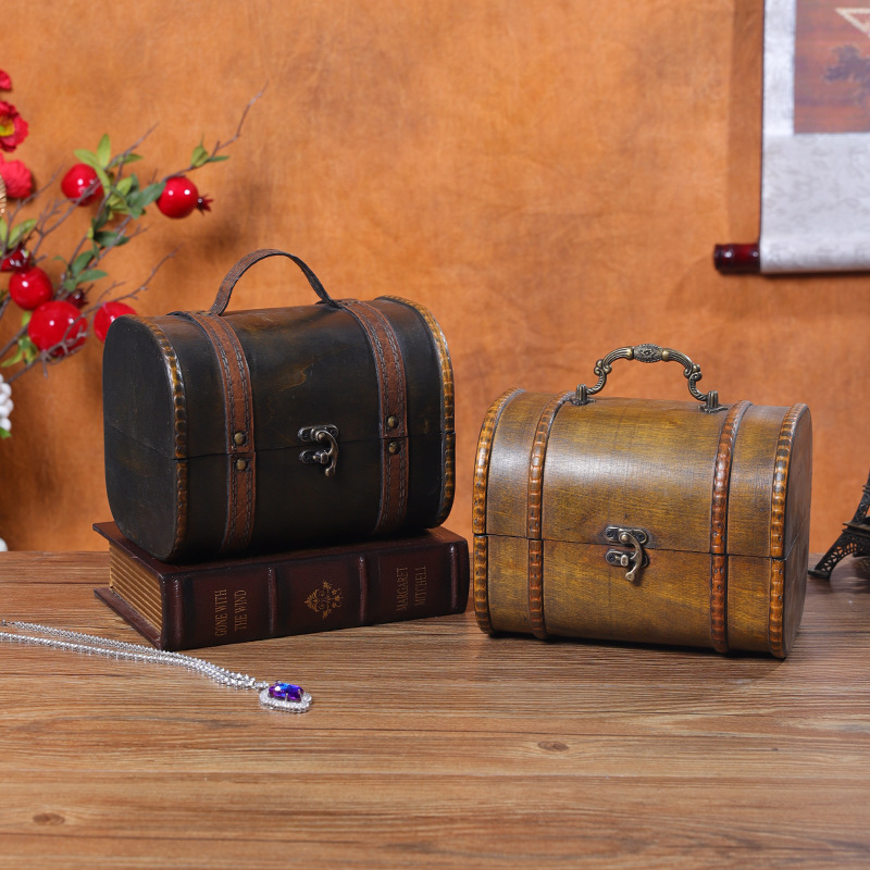 Retro handheld storage box