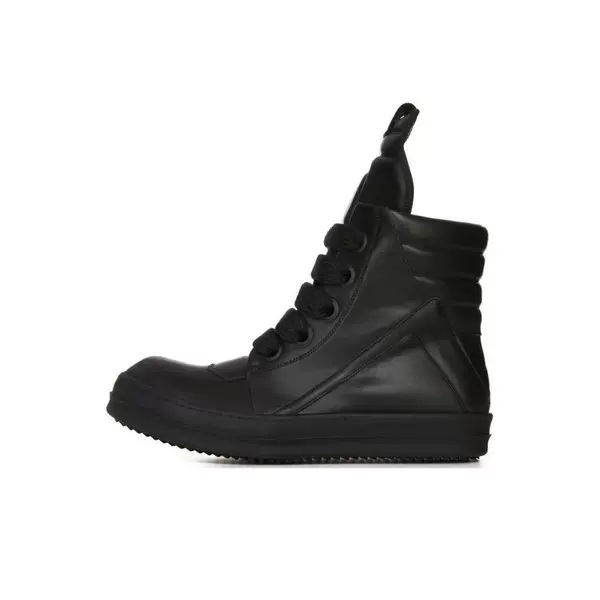 Pure black inverted triangle thick shoelaces