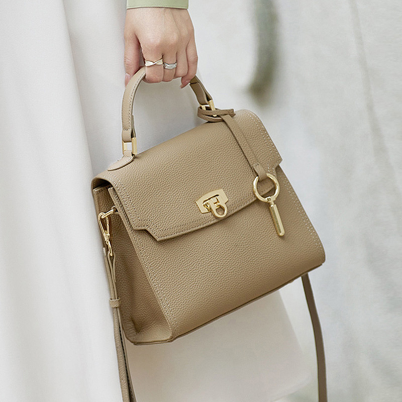 Light Luxury Genuine Leather Women's Bag Summer Top Layer Cowhide Shoulder Bag Women's 2025 New All-match Portable Crossbody Small Square Bag Light Luxury Genuine Leather Women's Bag Summer Top Layer Cowhide Shoulder Bag Women's 2025 New All-match Portable Crossbody Small Square Bag