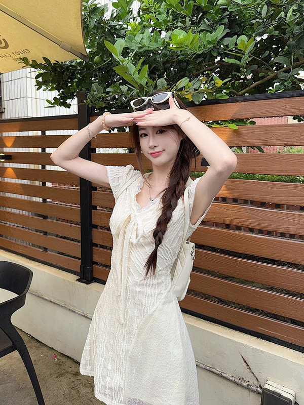 法式温柔风蕾丝拼接短袖连衣裙女夏季小众气质收腰显瘦A字裙短裙|undefined