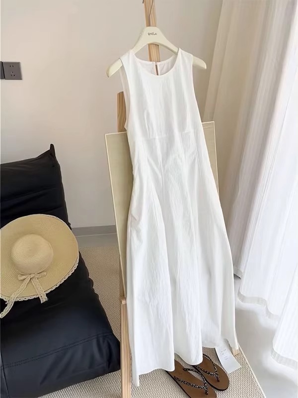 女性のためのフレンチホワイトベストドレス2025新しい夏スタイルのハイエンドの気質シックで美しいノースリーブロングスカート|undefined