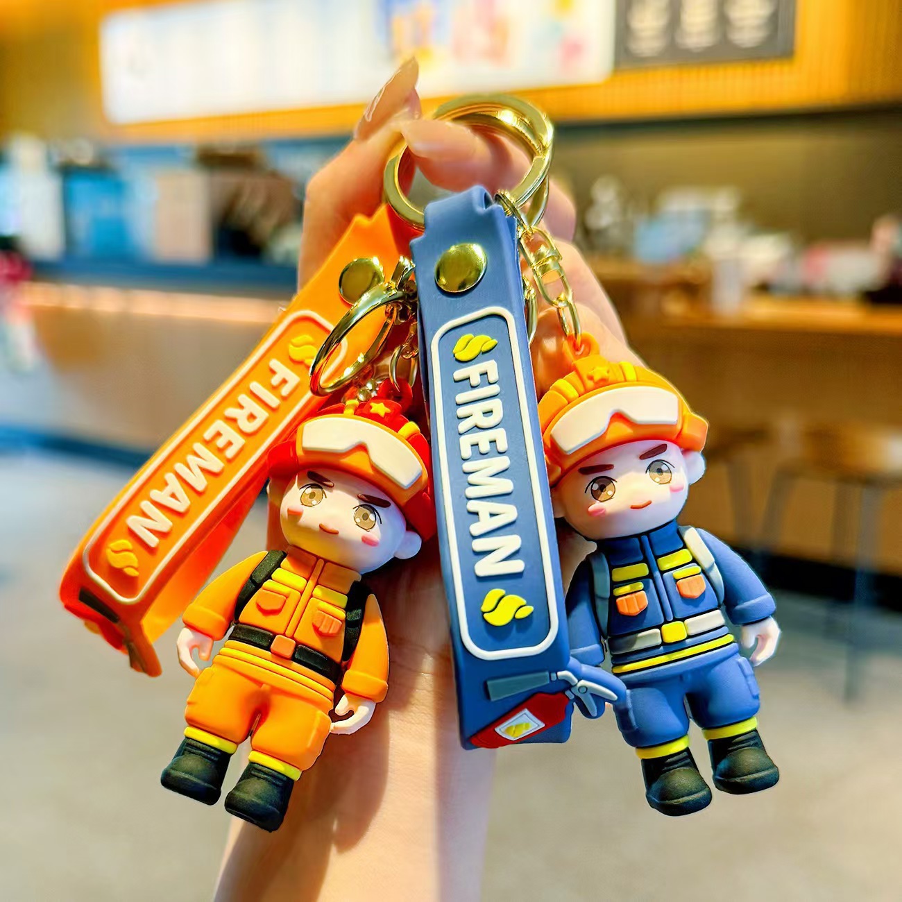 Policía de tráfico de dibujos animados llaveros muñecas bomberos bolsas de oso coche colgar muñecas regalo pequeño