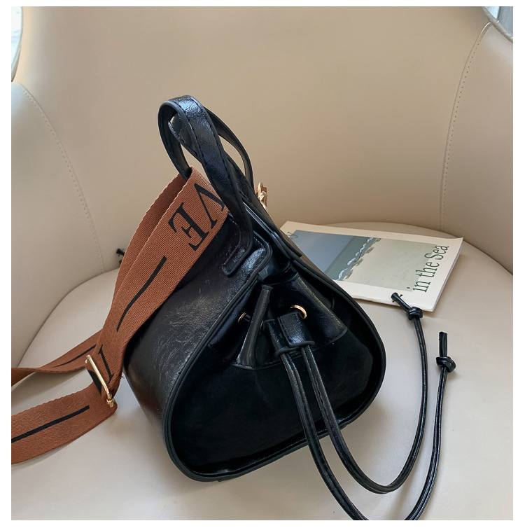 Small Pu Leather Bucket Bag display picture 5