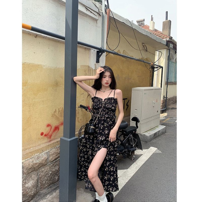 碎花吊带连衣裙子女2025夏季新款温柔风法式气质高级感长款茶歇裙