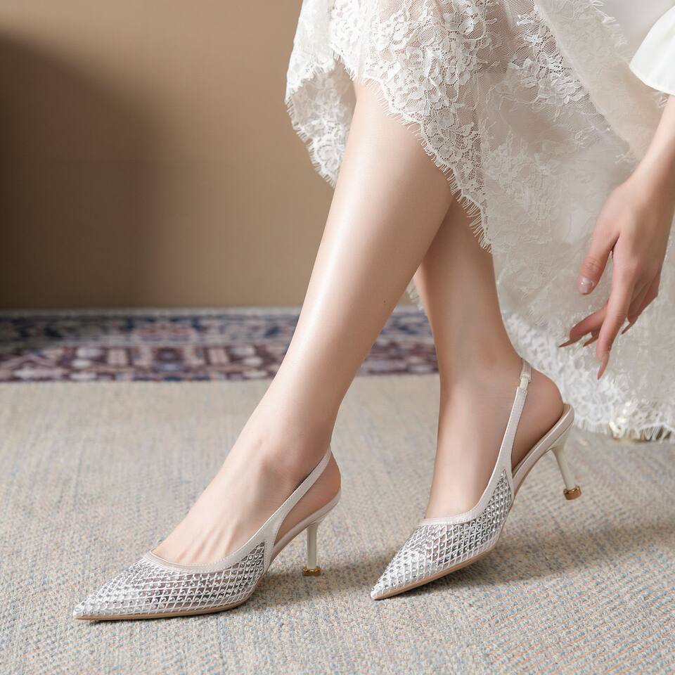 Sandal nữ bít mũi mũi nhọn gót mảnh 6–8 cm chất liệu lưới đính đá quai hậu — Màu be, màu đen