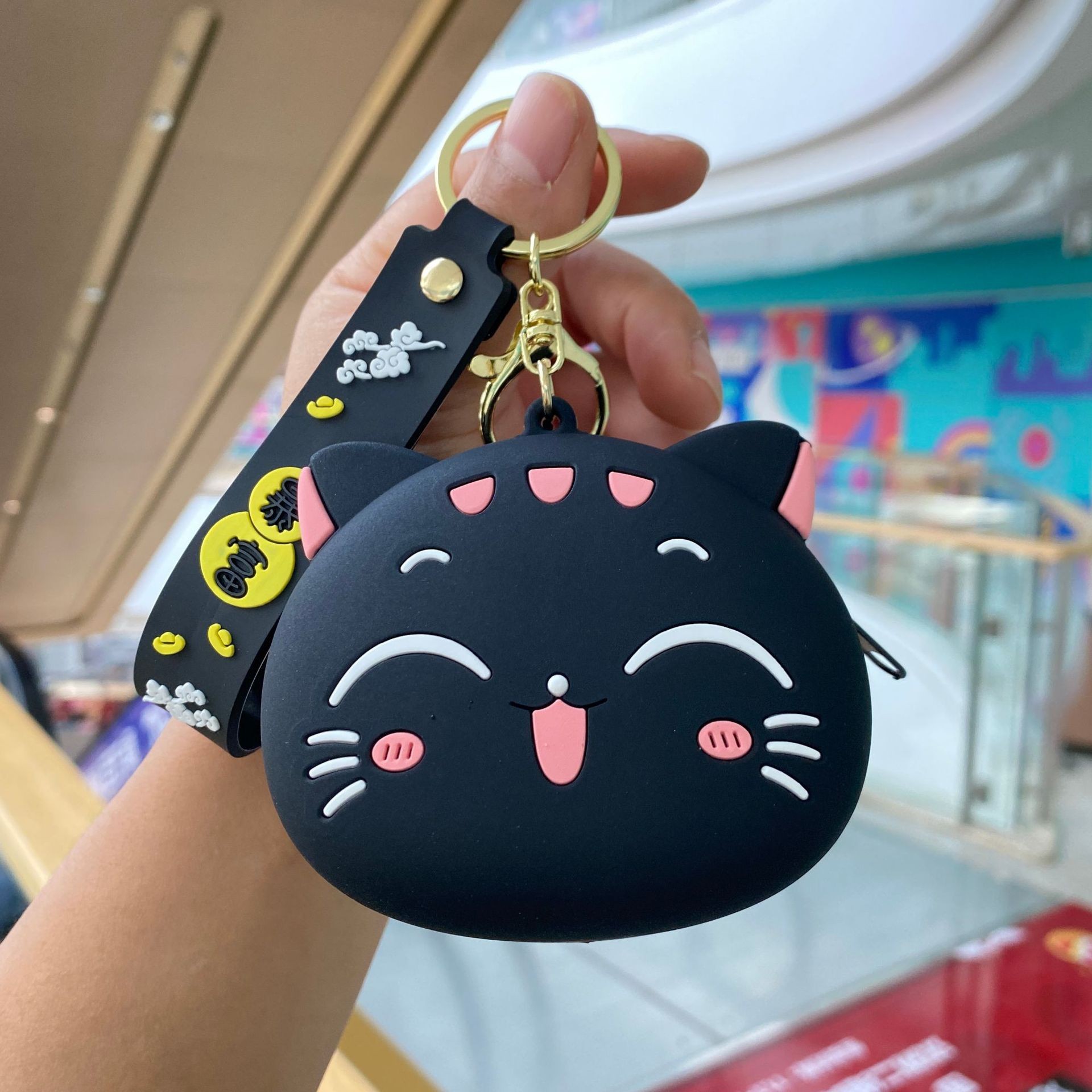 サンリオの小銭入れのキーホルダーが可愛いです。