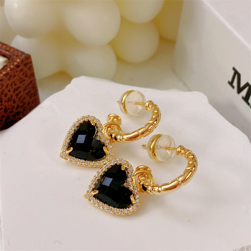 1 Pair Quantity 1 Pair Retro Heart Shape Plating Inlay Alloy Artificial Gemstones Drop Earrings