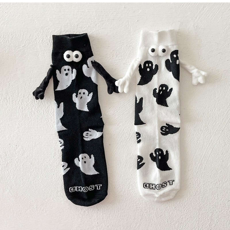 クロスボーダーの幽霊のハロウィンの靴下の磁気は手をつないで靴下のアマゾンをつないで足をつないでヨーロッパのコードの大きいサイズのカップルの白黒の中筒の靴下を結びます。|undefined
