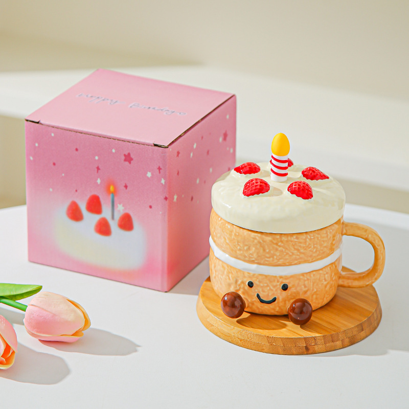 Canta de vela de cumpleaños encantadora tarta de cerámica taza de marca de dibujos animados con taza de agua de tapa de expresión creativa taza de café sonriente