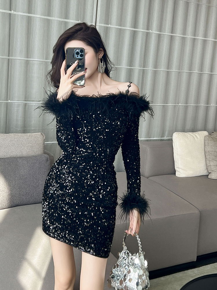 Chất liệu Vải sequin, lót trong