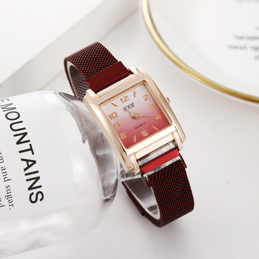 Montre à quartz avec boucle magnétique pour femmes, accessoire de célébrité sur Internet, minimaliste, carrée, numérique, nouvelle collection 2024_voghion.com