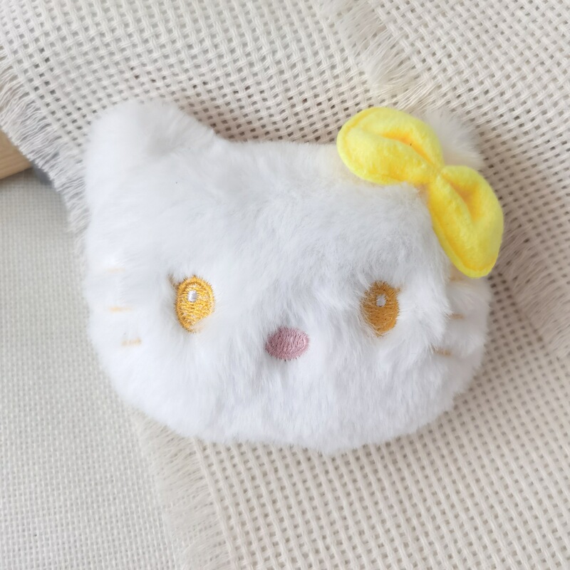 大サイズのアニメkt猫の子供のブローチはぬいぐるみの猫のマフラーの服の靴の人形の補助材料を飾ります。|undefined