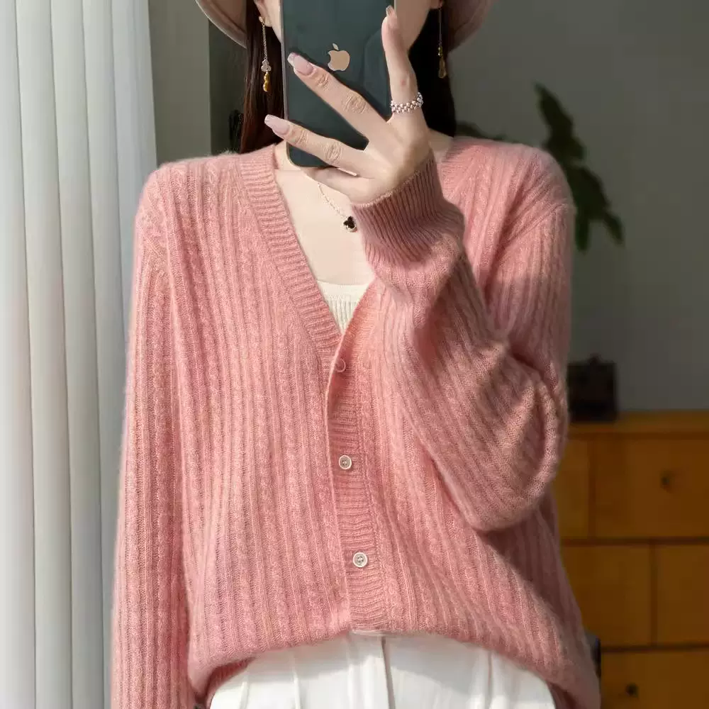 早秋新款100%羊毛V领绞花开衫时尚长袖软糯亲肤针织衫毛衣女士
