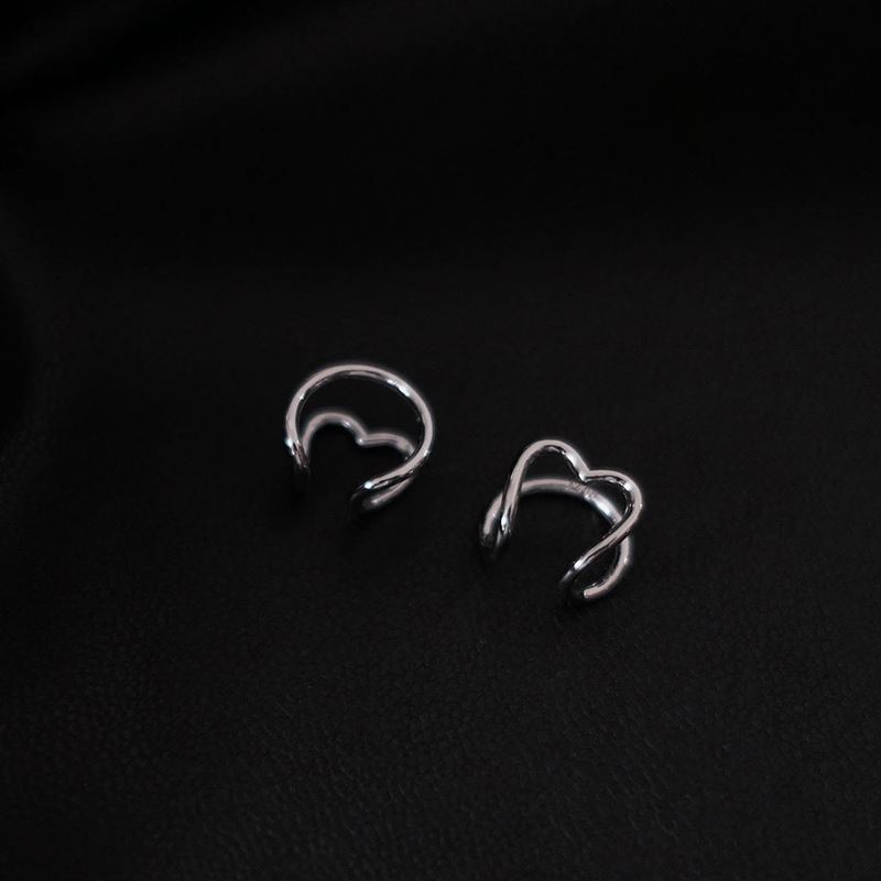 2022 simple clip de oreja de dos piezas hembra Hong Kong estilo frío ins personalidad geométrica retro amor earless pendientes