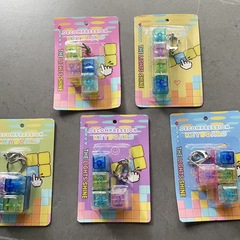 起爆ロシアブロックボタンランプ付きキーホルダーストラップ指先減圧玩具メーカー