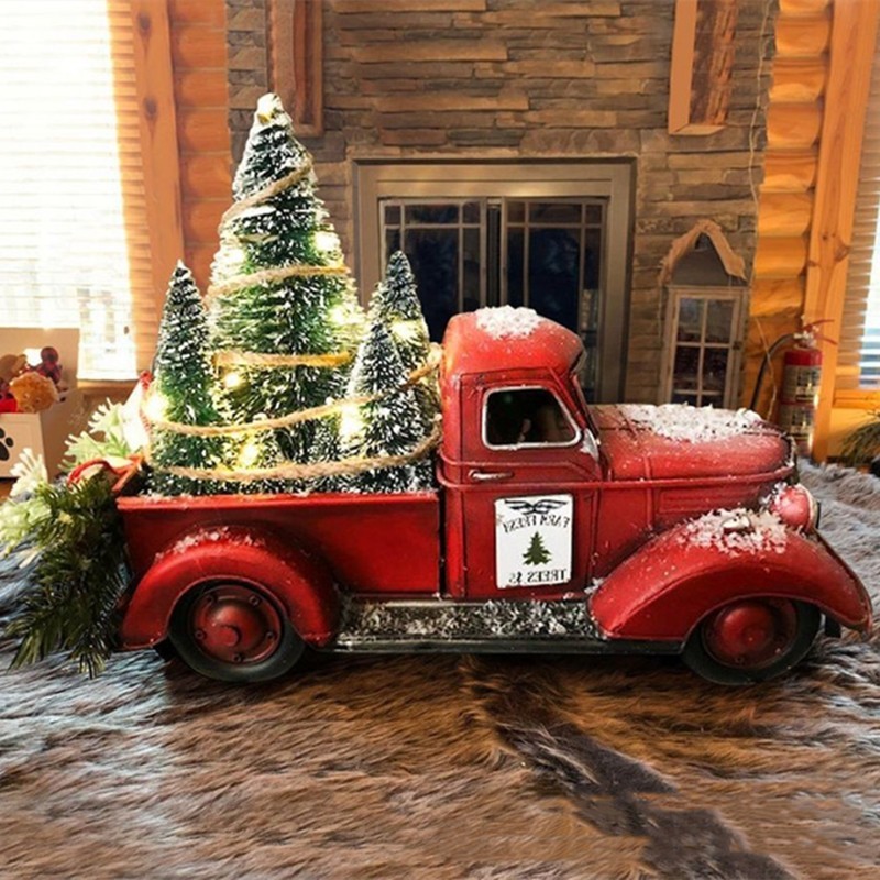 国境を越えた新しいクリスマス装飾樹脂工芸品の赤いトラックがクリスマスツリーのおじいさんの車のデスクトップ装飾を引っ張る|undefined