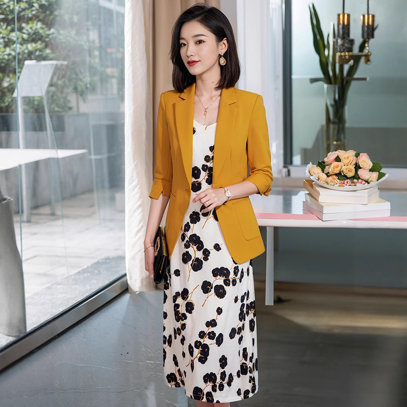 25 Spring and Autum New Three-Quarter Sleeve Red Suit Jacket Women's Shorts Dress Two-Piece Suit Casual Career