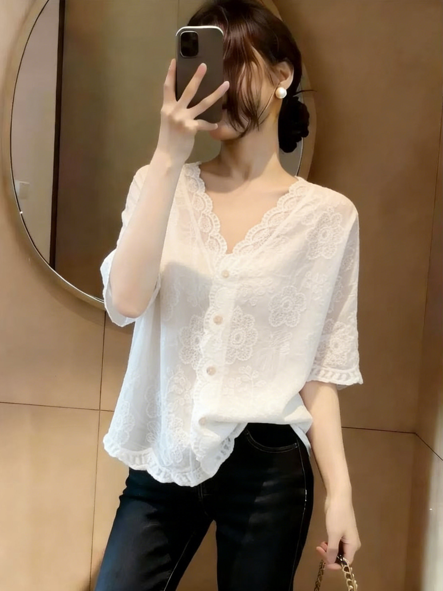 Áo sơ mi ren trắng tay ngắn nữ dáng rộng phong cách Hàn Quốc — màu trắng