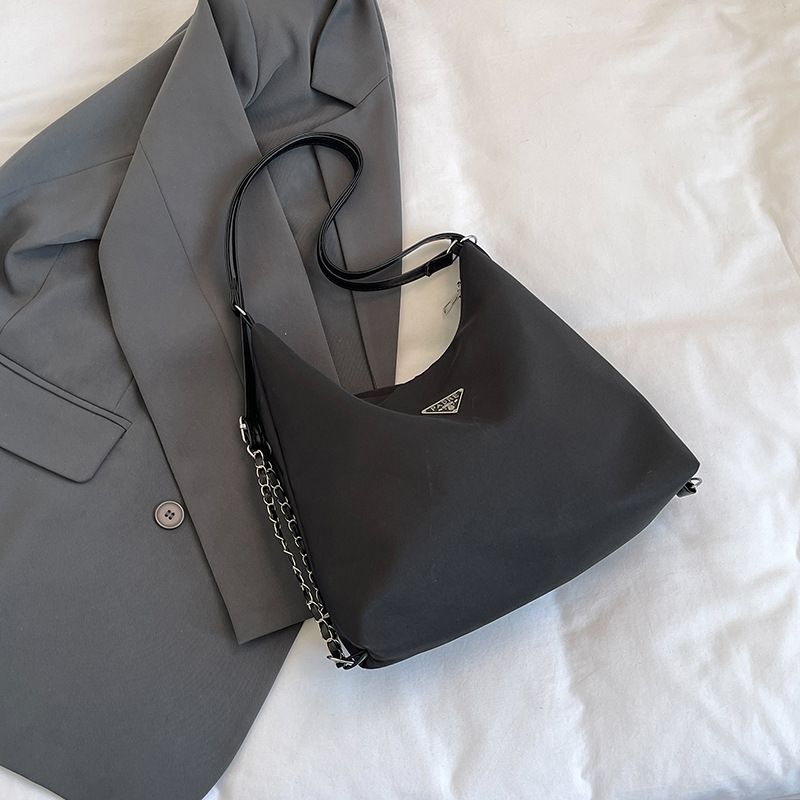 Bagos de tela de nylon de gran capacidad de peso ligero versátil para mujeres 2024 nueva mochila de hombro para viajar bolsas de hombro