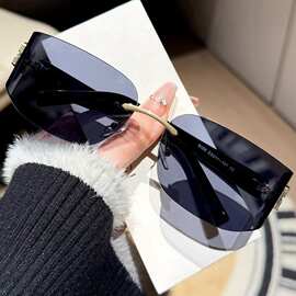 新款时尚辣妹金属方框无框太阳眼镜曲面小框防紫外线欧美切边墨镜