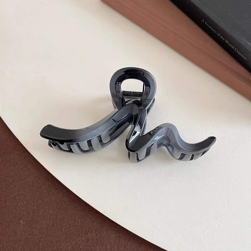 Zhao Lusi mismo estilo de clip de agarre de lazo femenino 2025 nuevo clip de tiburón grande de alta gama en la parte posterior de la cabeza horquilla