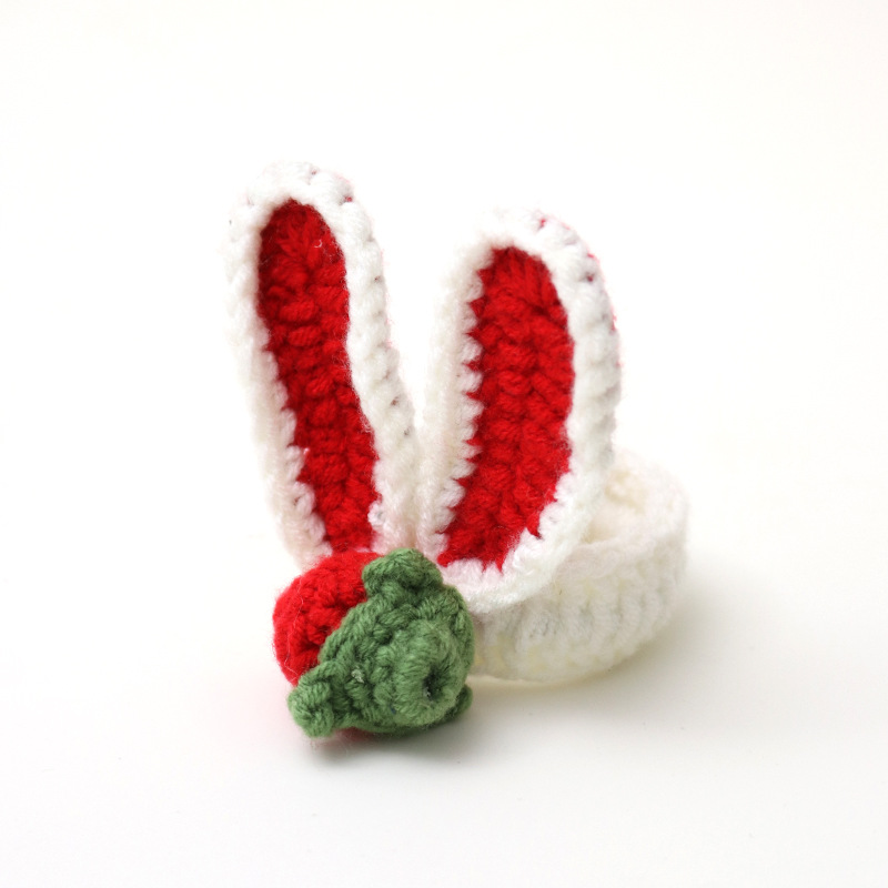 White woolen bracelet with red persimmon rabbit ears