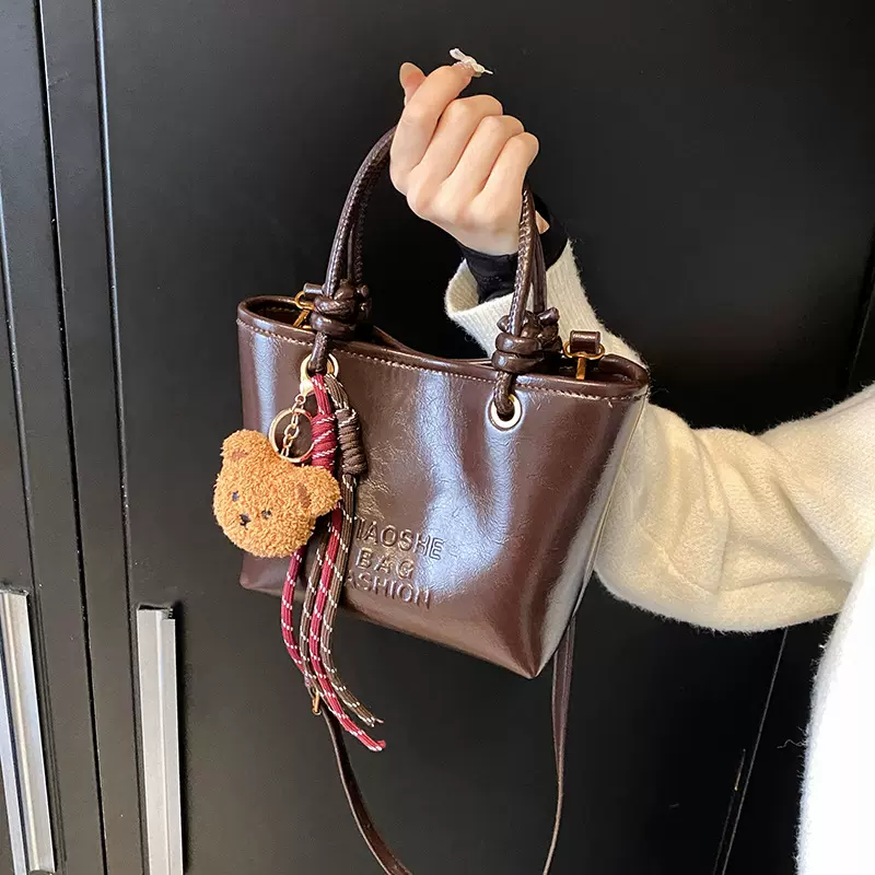 秋冬美拉德包包女式2024新款红色婚包流行时尚手拎单肩斜挎水桶包