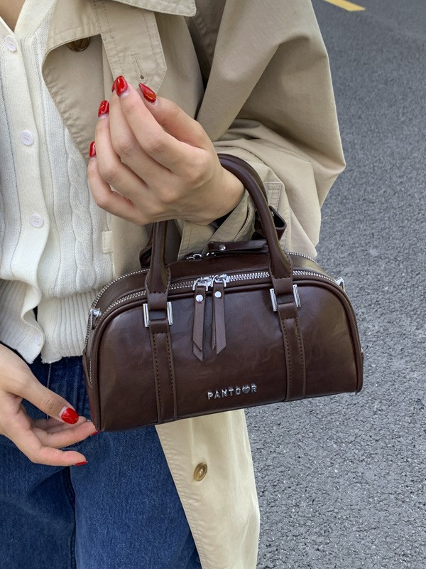 Bolsa de bolos de moda de alta humedad para mujeres 2025 nuevo bolso cuadrado transfronterizo versátil mochila de viaje