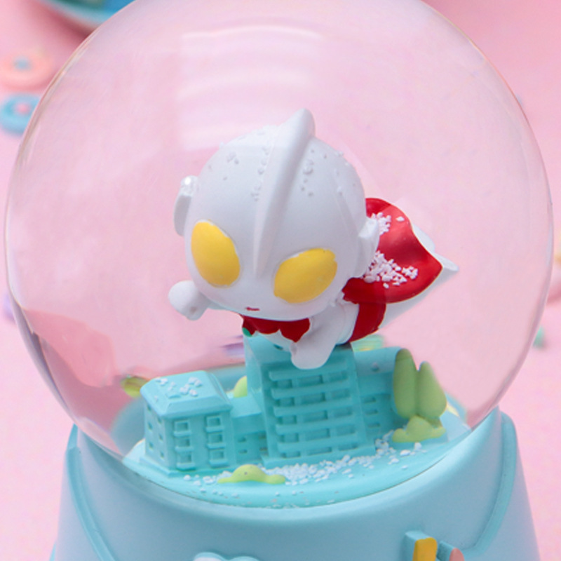 Super lindo dibujos animados Ultraman bola de cristal caja de música niño creativo estudiante regalo de cumpleaños caja de música de nieve brillante