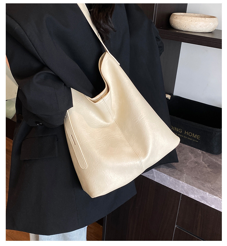 Korean style, retro, large-capacity tote bag for women, new summer 2025, versatile, fashionable, simple and solid color crossbody bag full figure