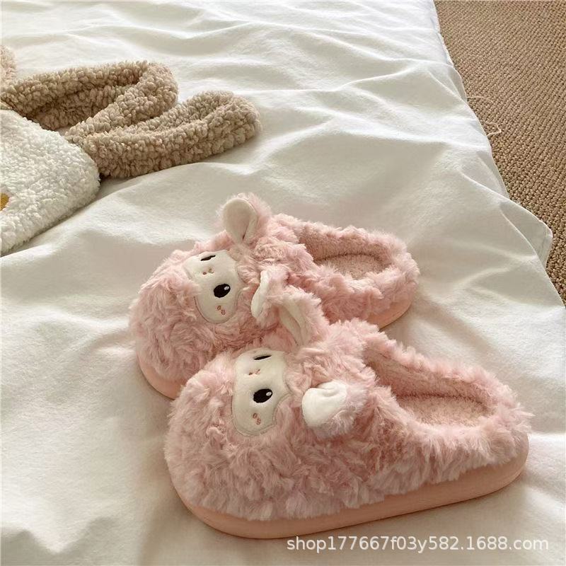 Hermosas zapatillas de algodón suave de invierno para mujeres de fondo grueso de dibujos animados para interiores calentadores de algodón de peluche zapatos de invierno para mujeres lindas