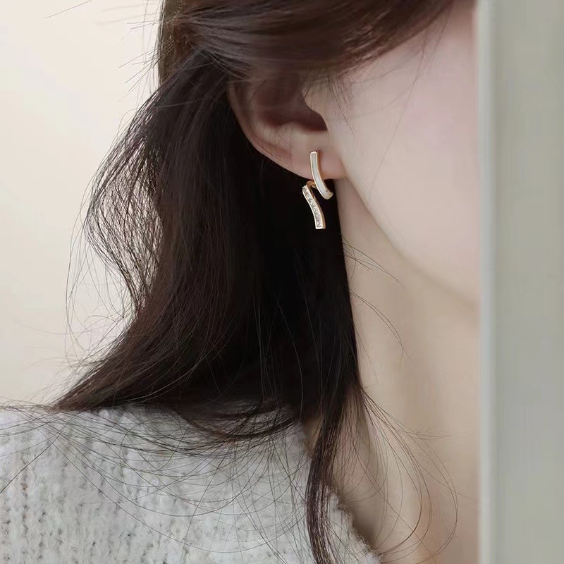 Elegant small design geometric earrings