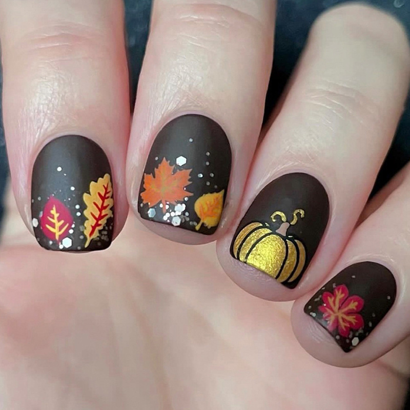 Short Glossy Thanksgiving Autumn and Winter Maple Leaf Gold Powder Manicure Gift Wearable Nails European and American Disassembled Halloween Fake Nails