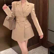 法式高端精致卡其色西装连衣裙女2025新款设计感收腰显瘦气质短裙